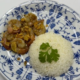ข้าวกุ้งทอดกระเทียม