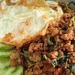 ข้าวคลุกกะเพรา = หมูสับ