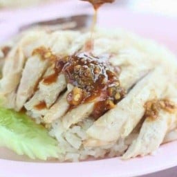 ข้าวมันไก่ป้ายแดงสาขาสามพราน แยกสามพราน หน้า7-11ตลาดนัดขุนแผน