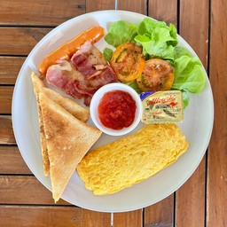 Omelet breakfast (อาหารเช้าไข่ม้วน)