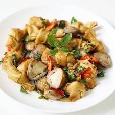 ผัดกระเพราเห็ด(กับข้าว)