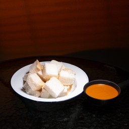 ขนมปังนึ่งสังขยาชาไทย