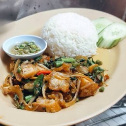 ข้าวกระเพาหมูกรอบ