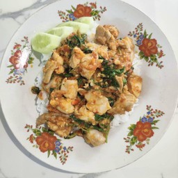ข้าวผัดกะเพราผัดพริกแกง
