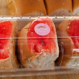 ขนมปังสตอเบอรี่