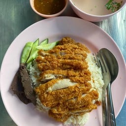 ข้าวมันไก่ทอดพิเศษ