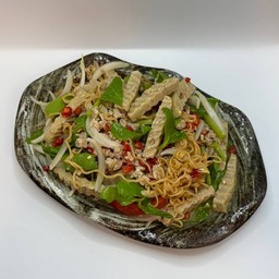 ยำมาม่าหมูยอ