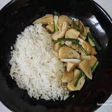 ผัดเห็ดรวมน้ำมันหอยราดข้าว