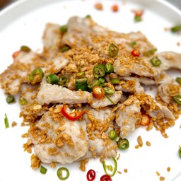 ข้าวไก่ชิ้นผัดพริกเกลือ