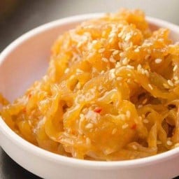 ยำแมงกระพรุนน้ำมันงา