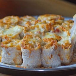Crab Shumai Pizza 螃蟹烧卖披萨 พิซซ่าขนมจีบปู (18 ชิ้น)