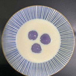 นมสดบัวลอยไส้มันม่วง