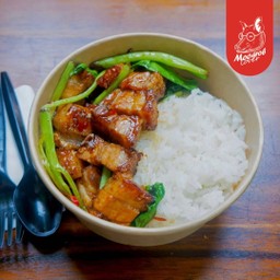 คะน้าหมูกรอบราดข้าว