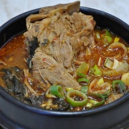 คัมจาทัง (หมู) Pork bone soup