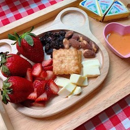 Cheese board With Strawberry And
Raisin
