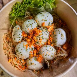 หมี่คลุก ลูกชิ้น