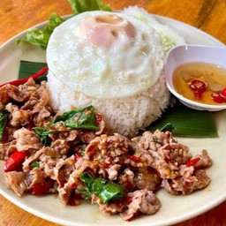 ข้าวกะเพราเนื้อ