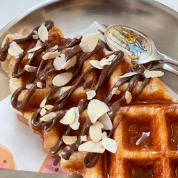 Croffle nutella almond