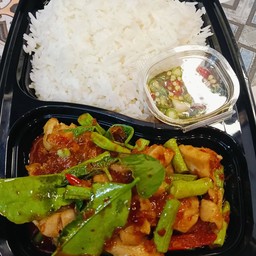 พริกเเกงไก่ราดข้าว
