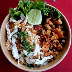 เส้นหมี่ไก่ฉีกน้ำพริกกากไก่