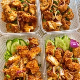ข้าวยำแซ่บไก่ทอด