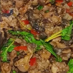 กะเพรากบเป็นกับข้าว