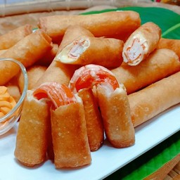 Alaska King Crab Stick Spring Rolls 阿拉斯加蟹棒春卷 เปาะเปี๊ยะปูอัดอลาสก้า (5 ชิ้น)