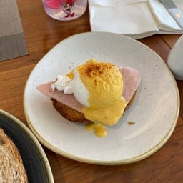 The Dining Room, Verso Hua Hin