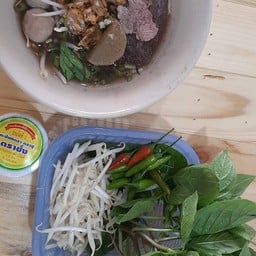 NO8 ก๋วยเตี๋ยว & ข้าวขาหมู