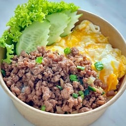 ข้าวหมูสับผัดซีอิ้วไข่ขยี้