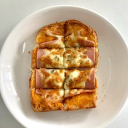 ขนมปังแผ่น พิซซ่าแฮมชีส