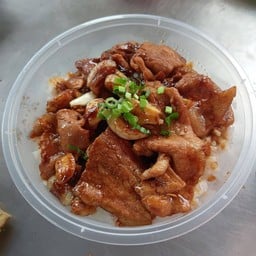 ข้าวหมูชิ้นทอดกระเทียม