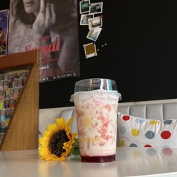 นมสด สตอเบอว์รี่