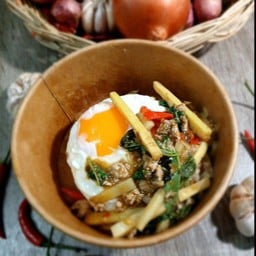 ข้าวหมูสับหน่อไม้ผัดฉ่า