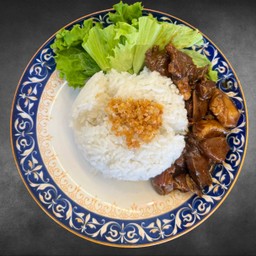 ข้าวหน้าหมูสามชั้นบะเต๊งทรงเครื่อง