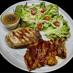 เซ็ทสเต็กไก่บีบีคิวและหมูสันนอกพริกไทยดำ