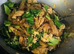 ผัดชิอิ้วไก่