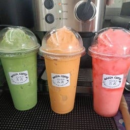 Nadia coffee (นาเดียร์ชากาแฟ ซุ้มน้ำสีเขียว)ซอยข้างอนามัยบึง