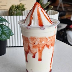 สตอเบอร์รี่นมสด