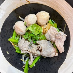 ก๋วยเตี๋ยวหมู แห้ง