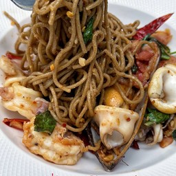 บะหมี่อัลมอนด์พริกแห้ง