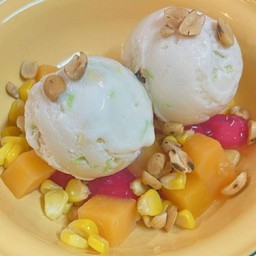 K17-ไอศกรีม 2 ลูก + 3 ท็อปปิ้ง