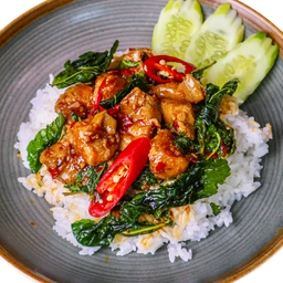 ข้าวหมูน้ำปลากะเพรากรอบ