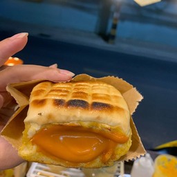 ขนมปังก้อน สังขยาชาไทย