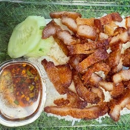 สามชั้นทอด-น้ำจิ้มแจ่ว (เซนทริค)