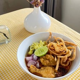 ข้าวซอย ของกินเล่น บ้านผักกาด