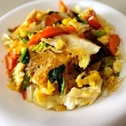 วุ้นเส้นผัดไข่