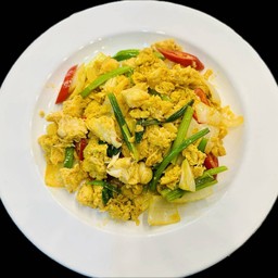 เนื้อปูก้อนผัดผงกะหรี่