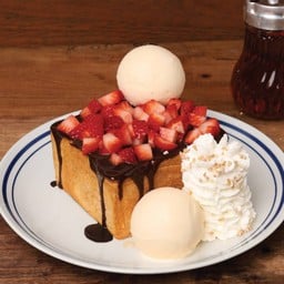 Chocolate Toast with Strawberry ช็อคโกแลตโทสต์สตรอเบอรี่