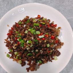 เนื้อสับหรือเนื้อเปื่อยคั่วพริกเกลือราดข้าว